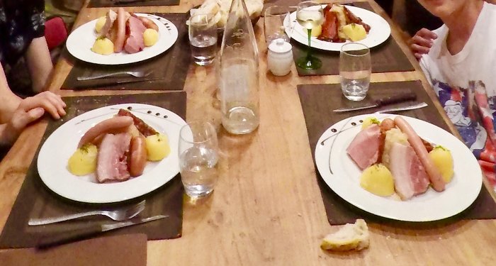 Foto plato mixto de carne